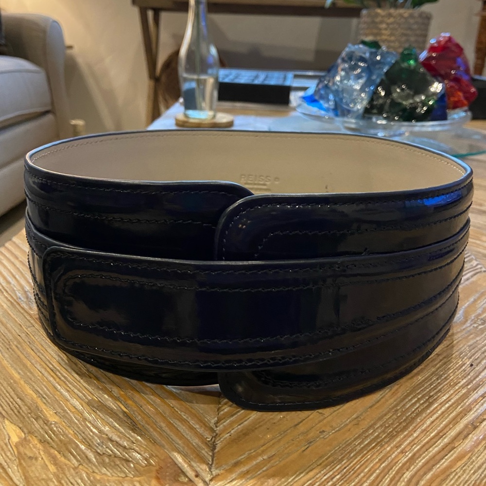 REISS Navy Blue waist Belt patent leather Size S gorgeous looks new no flaws